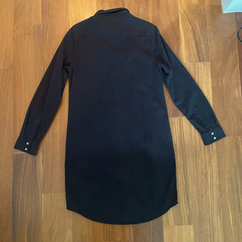 NWOT Levi’s Snap-Front Denim Dress, Size S - Picture 3 of 7